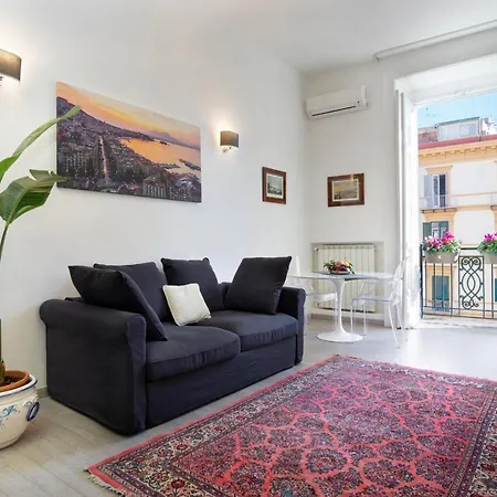 B1flat Mergellina - *