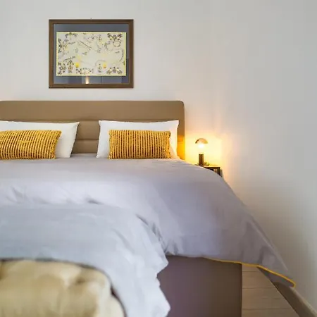 B1flat Mergellina - *