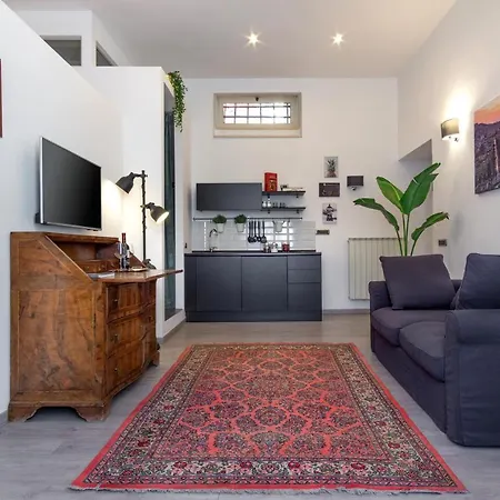 B1flat Mergellina - *