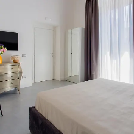 B1flat Mergellina - *