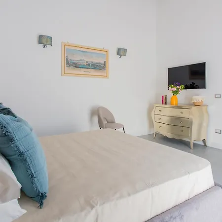 B1flat Mergellina - *