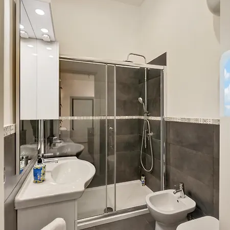 B1flat Mergellina - *
