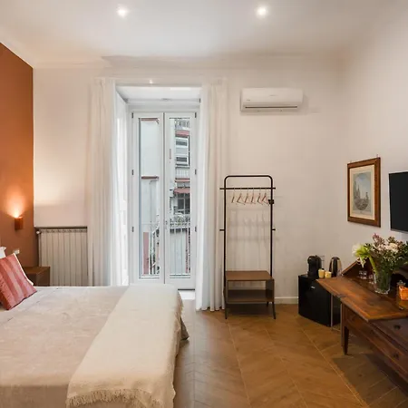 B1flat Mergellina - *